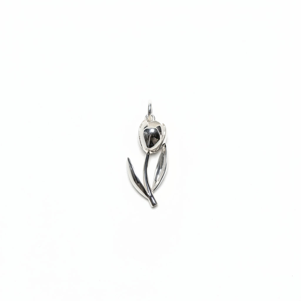 Silver tulip-shaped pendant
