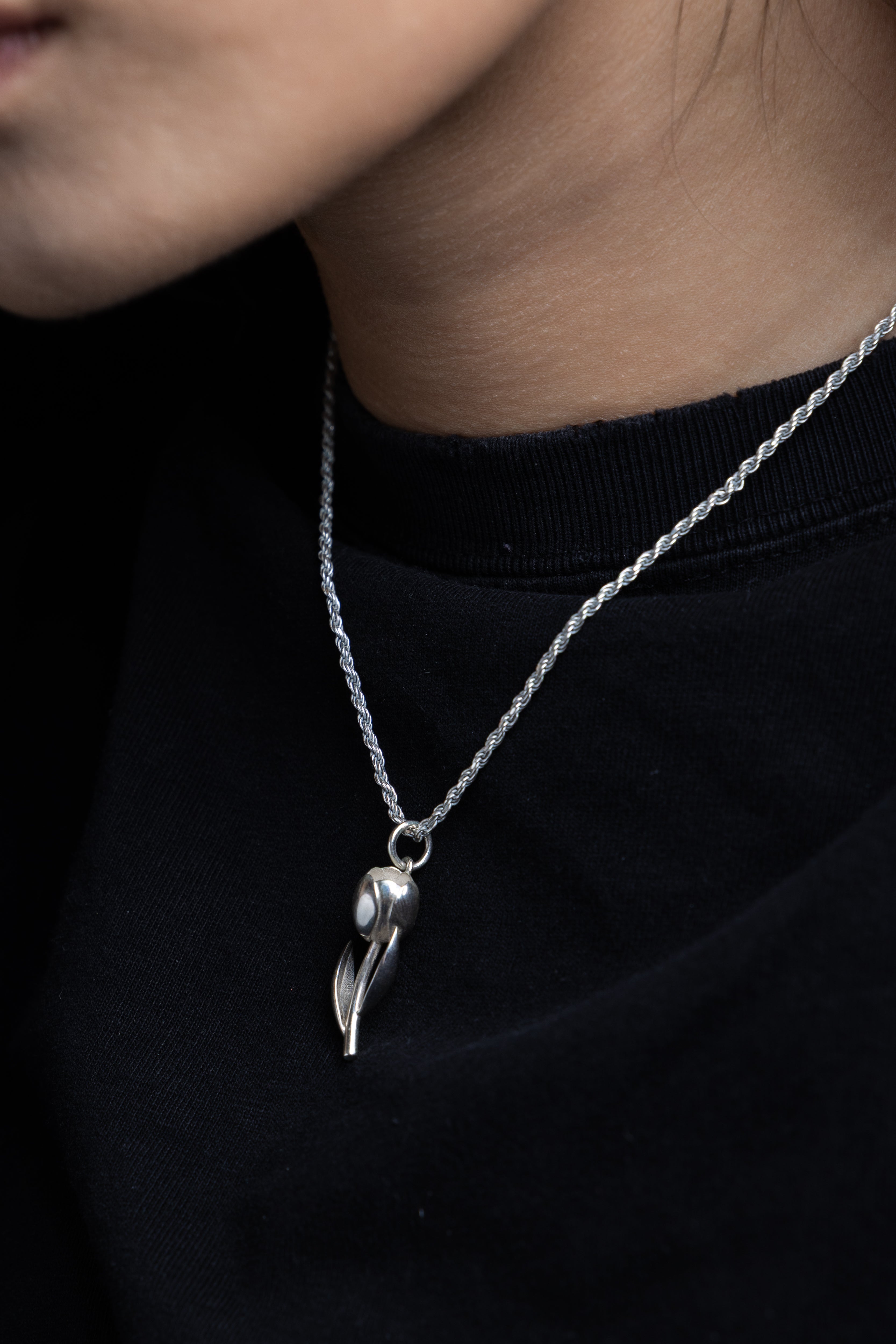Silver tulip shaped pendant